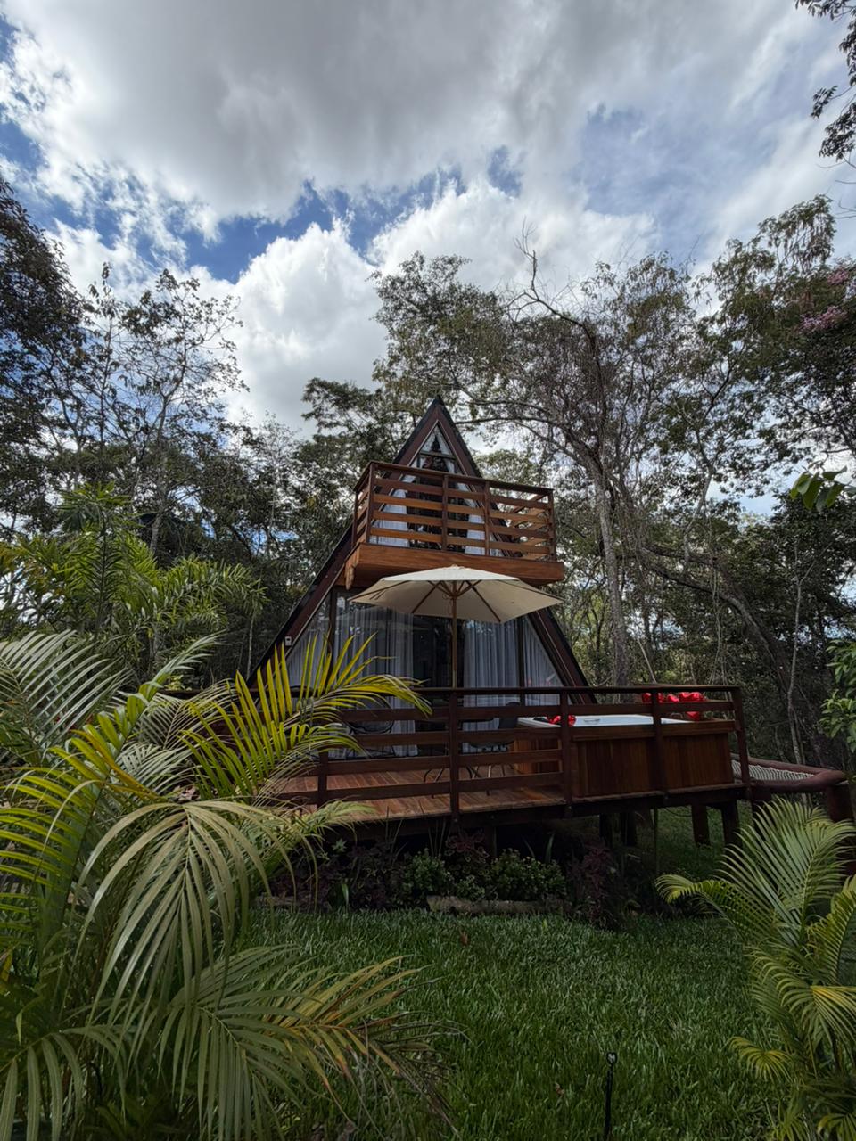 Lobo Black — Detalhes arquitetônicos da cabana A-frame