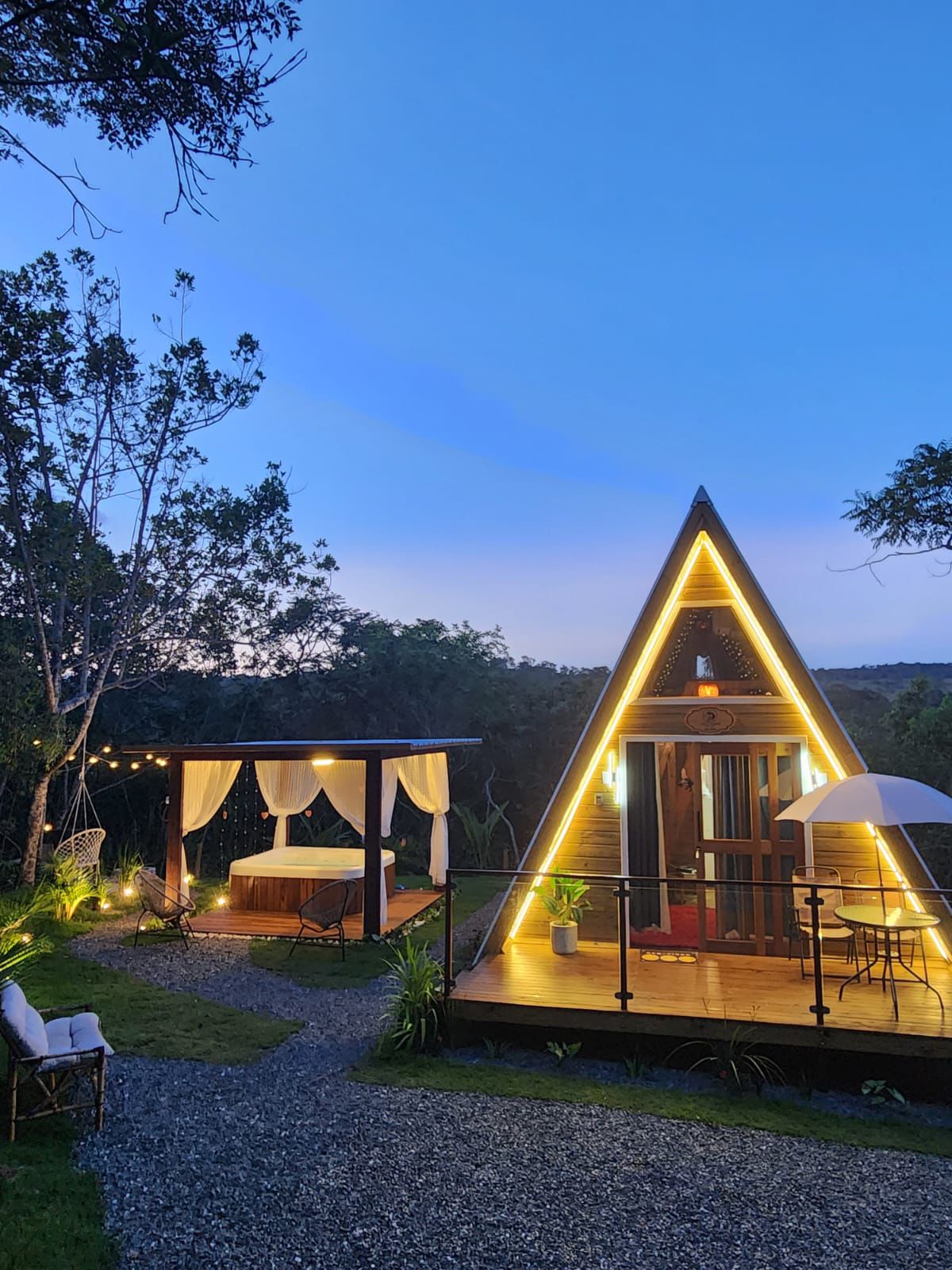 Lobo Prime — Área externa da cabana A-frame em Goiás